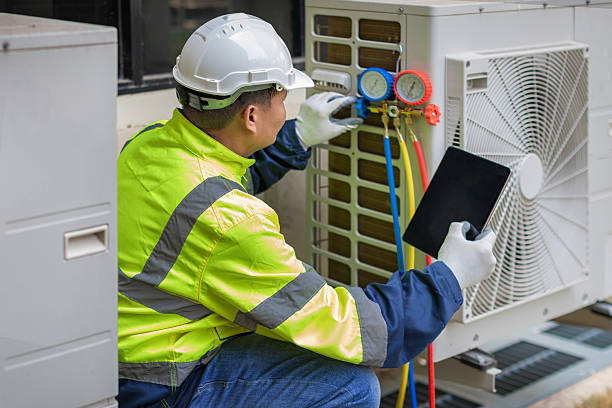 Professional Ductwork Repair technician working in Pontiac, IL